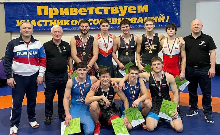 Результаты Первенства СЗФО по вольной борьбе среди юношей до 18 лет и юниоров до 21 года.